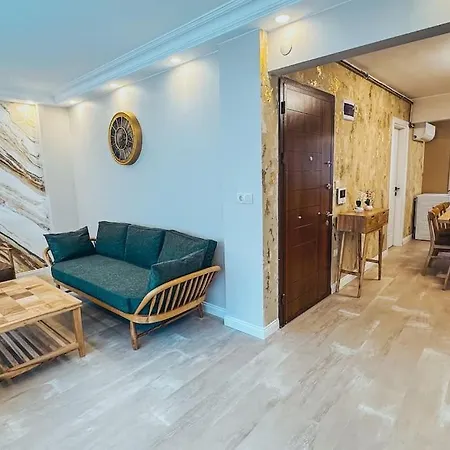 Central, Spacious With Balcony & Elevator Flat In Besiktas * イスタンブール