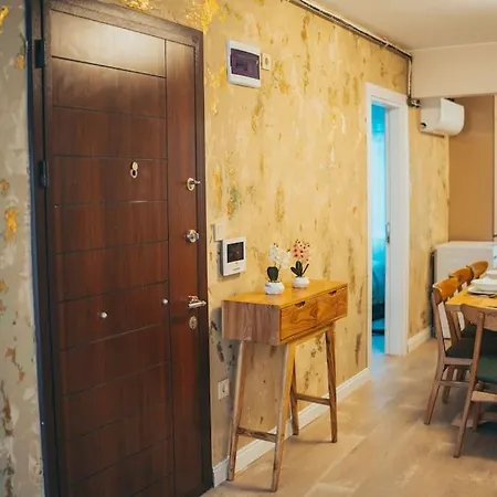 Central, Spacious With Balcony & Elevator Flat In Besiktas