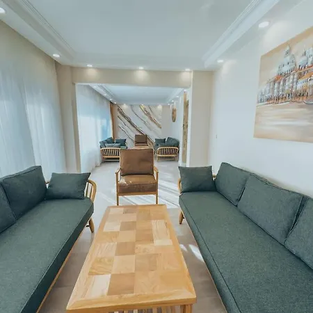 Appartamento Central, Spacious With Balcony & Elevator Flat In Besiktas Provincia di Istanbul