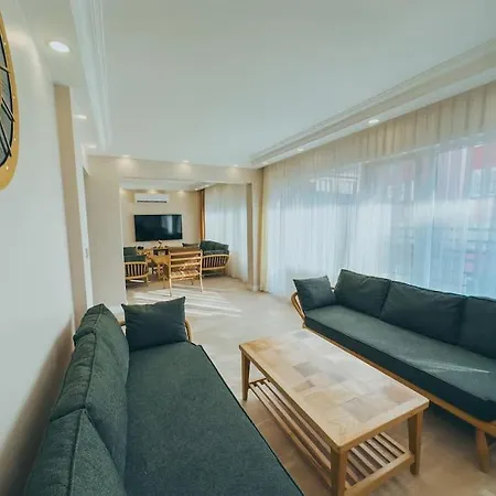 Central, Spacious With Balcony & Elevator Flat In Besiktas