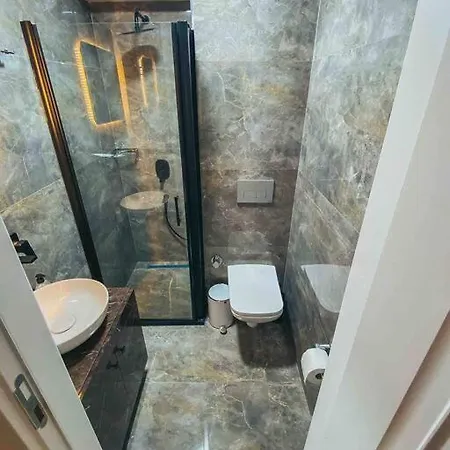 Appartamento Central, Spacious With Balcony & Elevator Flat In Besiktas Provincia di Istanbul