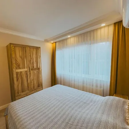 Central, Spacious With Balcony & Elevator Flat In Besiktas Apartamento
